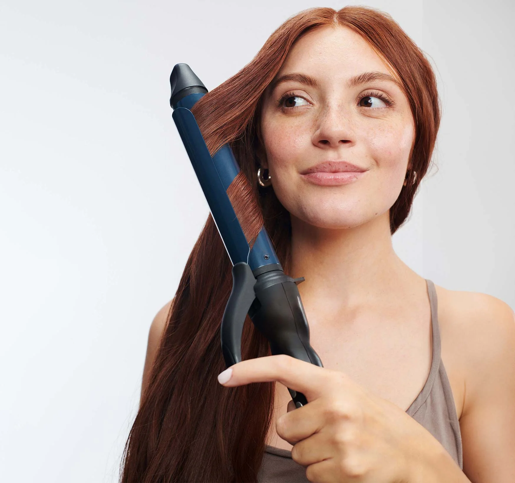 Bio Ionic Graphene MX Long Barrel Curling Iron 1.25" - Image 10